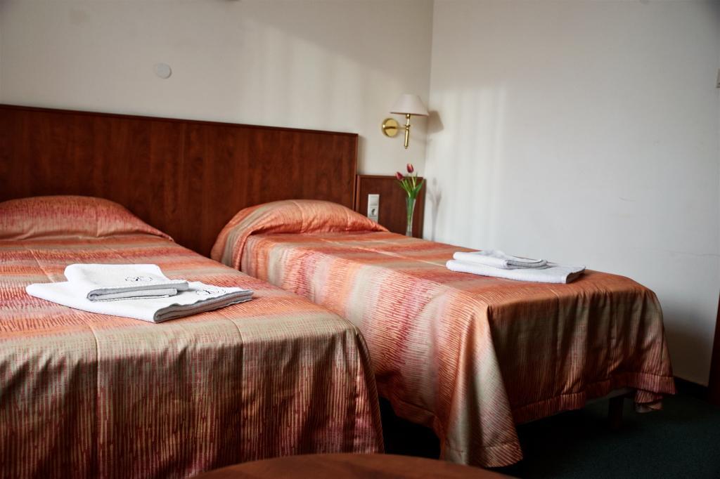 Hotel Lukács Superior Kazincbarcika Habitación foto